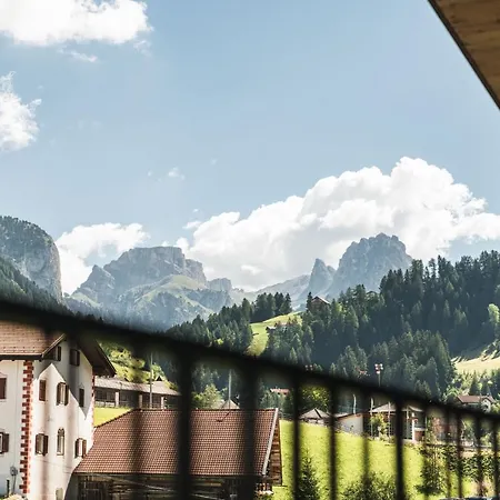 Amie Santa Cristina Val Gardena